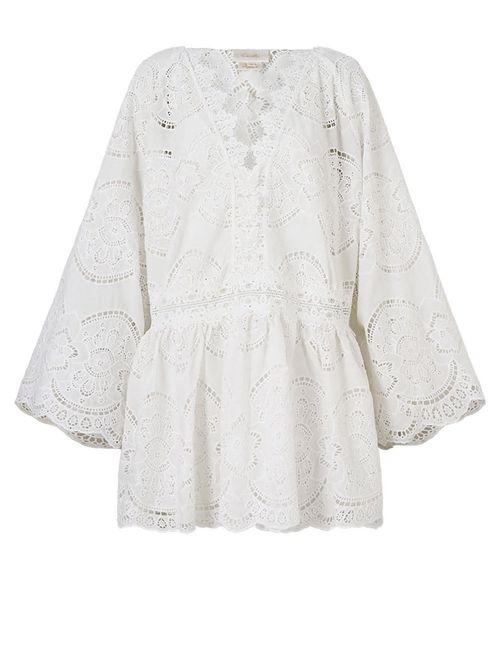 Rochie scurtă cu detalii dantelă