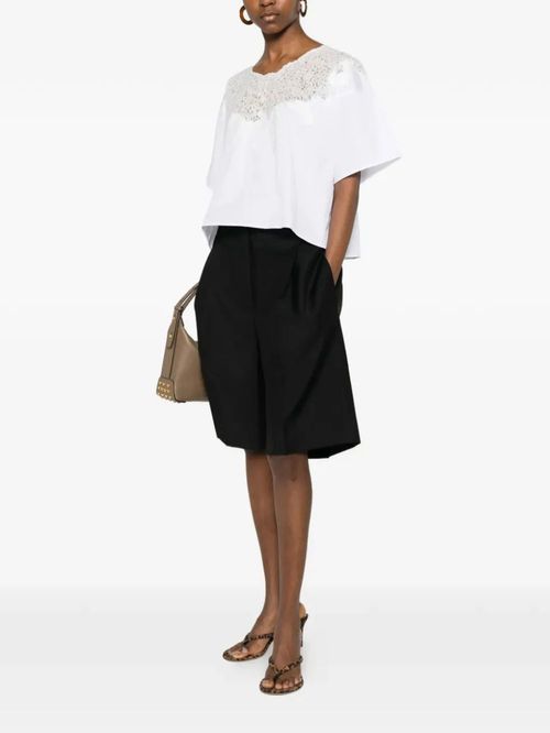 Tricou cu detalii brodate