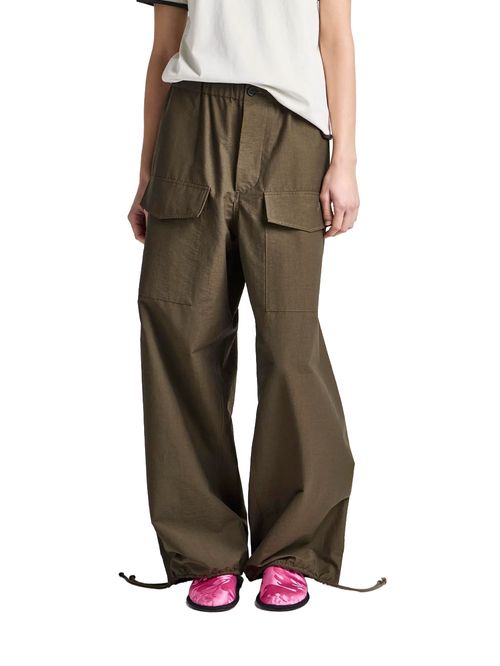 Pantaloni largi